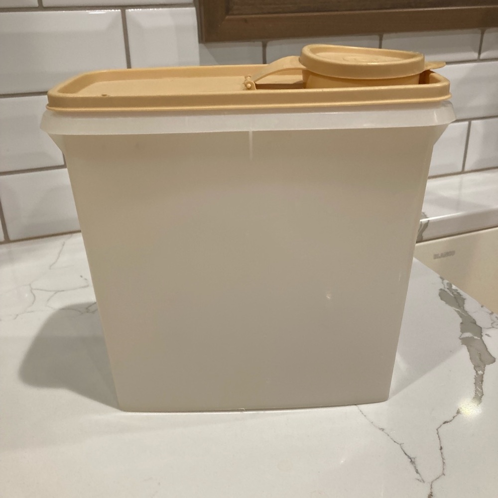 Tupperware cereal store keep container gold yellow flip top lid pour seal sheer